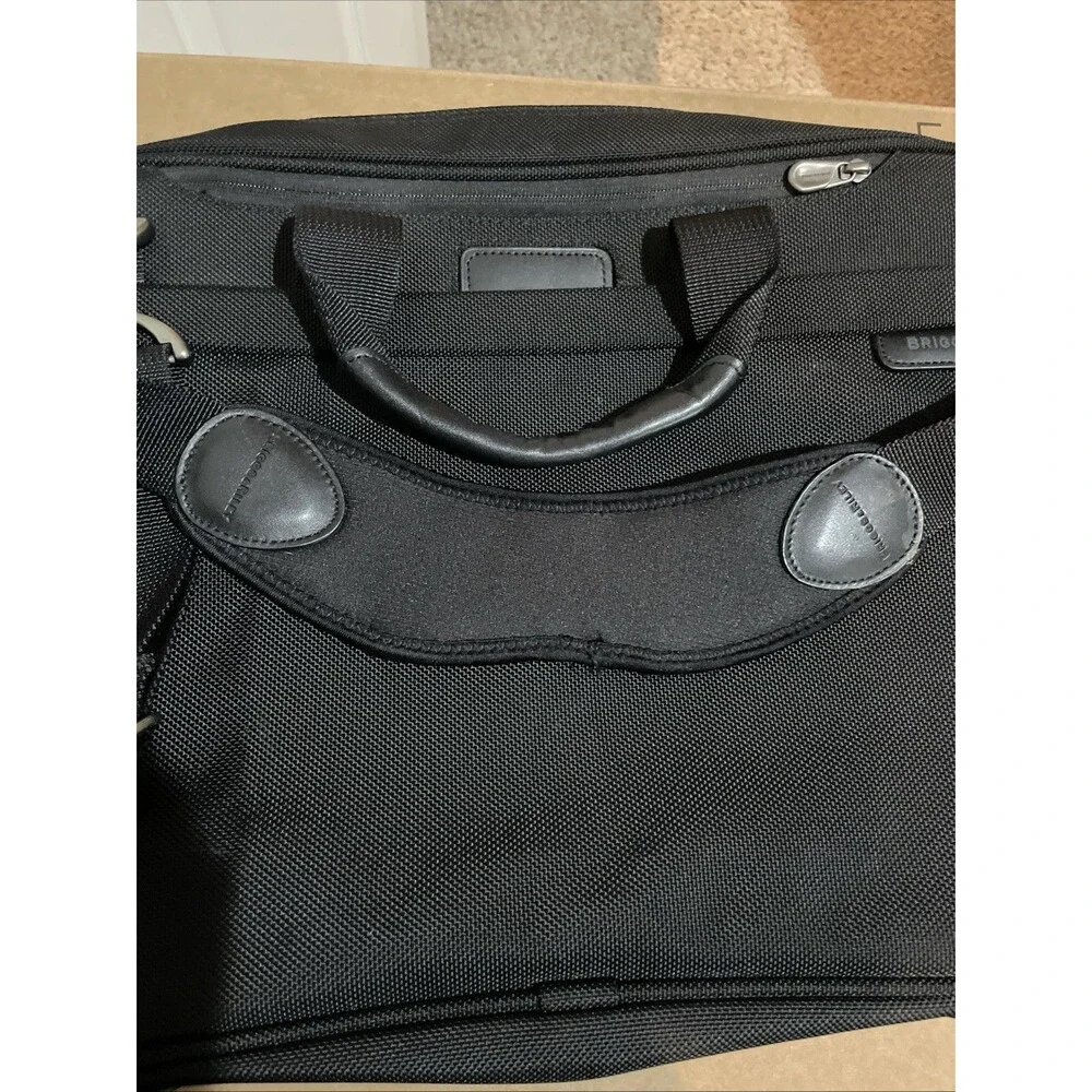 Briggs & Riley laptop / Travel Bag, Serial Number #05-BB101-0571931-2